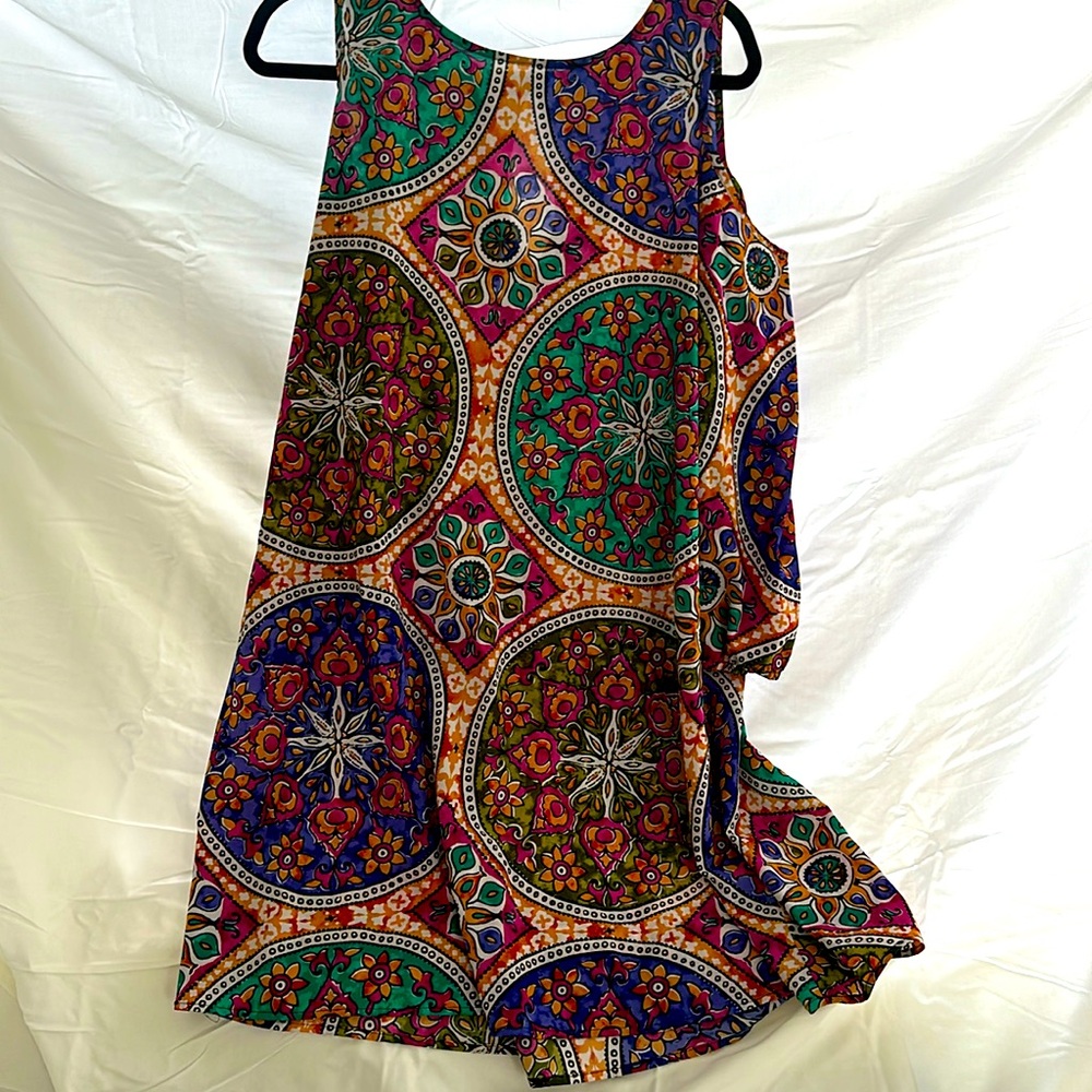 Colorful vacation or causal event dress! Size L
